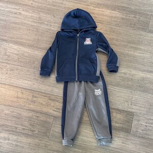 University or Arizona Wildcats set